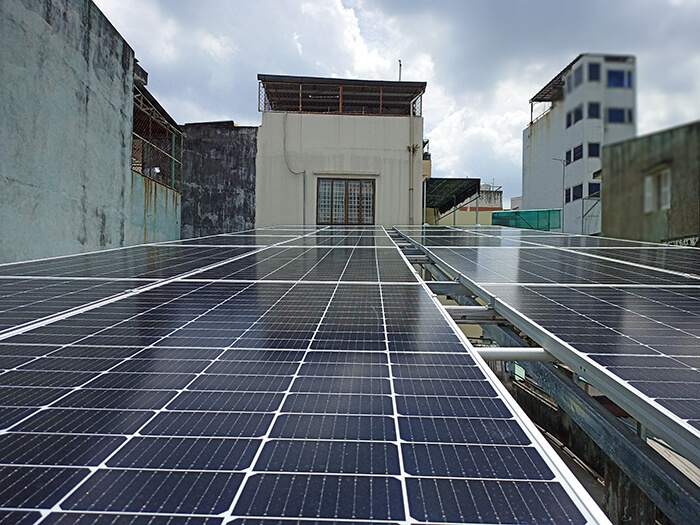 Hoàn thành hệ thống năng lượng mặt trời hòa lưới 8kWp tại Quận 10, HCM 1
